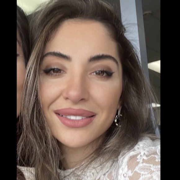 Meet your Posher, Fayrouz - Picture 1 of 1